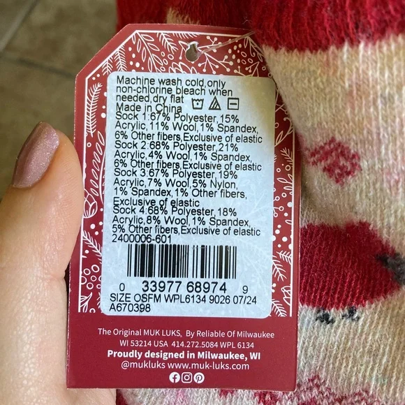 NWT Muk Luks Red and Cream Womens Socks - Picture 2 of 2